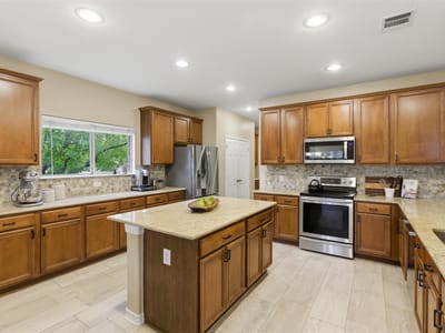 Primary bedroom at 118 Breakaway RD - 5 bed 3 bath home