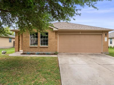 Living area at 118 Camellia DR - 3 bed 2 bath home