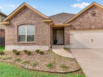 Living area at 118 Millsaps Ct - 3 bed 2 bath home