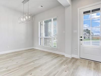 Living area at 118 Periwinkle LN - 5 bed 3 bath home