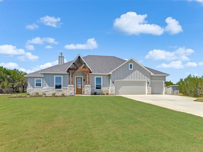 Living area at 118 Rosebud Ranch Rd - 4 bed 2 bath home