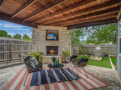 Living area at 11807 Dove Haven DR - 3 bed 2 bath home