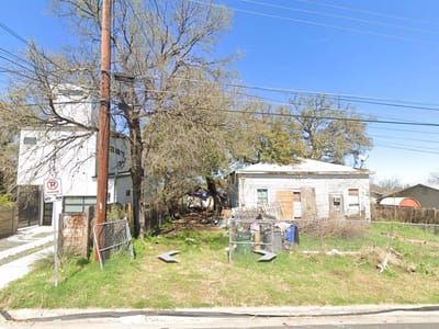 Primary bedroom at 1181 Oakgrove Ave - 2 bed 1 bath home