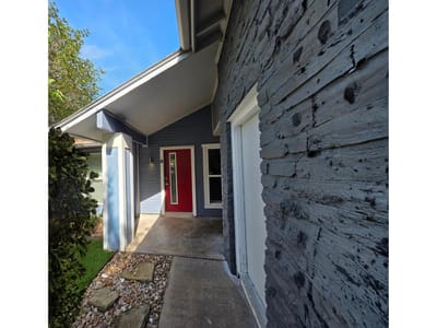 Living area at 11815 Lochridge DR - Quail Hollow Sec 07, Austin, TX