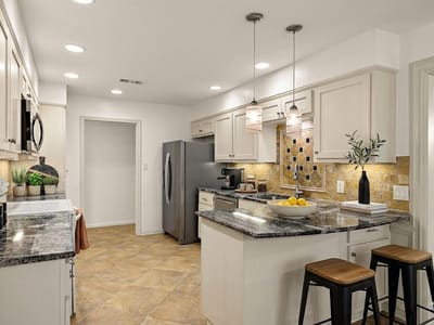 Living area at 11817 Millwright PKWY - 5 bed 2 bath home