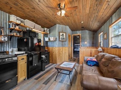 Primary bedroom at 119 County Road 107 N - 1 bed 1 bath home