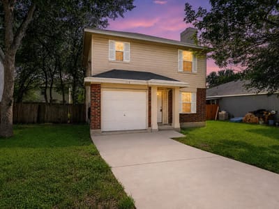 Living area at 119 High Point BLVD - 3 bed 2 bath home