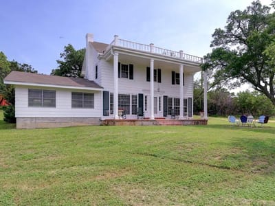 Living area at 119 River PL - 3 bed 1 bath home