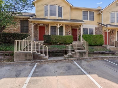 Living area at 11901 Swearingen DR Unit #105 - 2 bed 1 bath home
