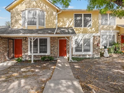 Property photo 2 at 11901 Swearingen DR Unit #110 - 2 bed 1 bath home