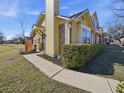 Primary bedroom at 11901 Swearingen DR Unit #125 - 1 bed 1 bath home