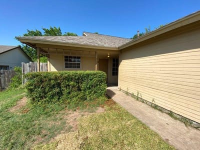 Living area at 11902 Sunhillow Bnd - Village At Walnut Creek Ph 1, Austin, TX