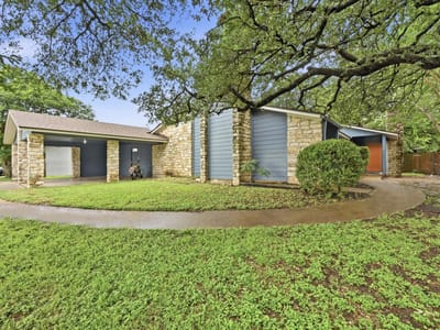 Living area at 11904 Broad Oaks DR - Oak Forest Villas, Austin, TX