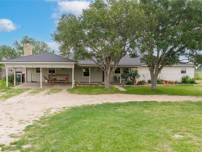 Living area at 1192 County Road 138 - 4 bed 2 bath home