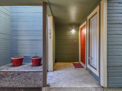 Living area at 11970 Jollyville RD Unit #103 - 2 bed 2 bath home