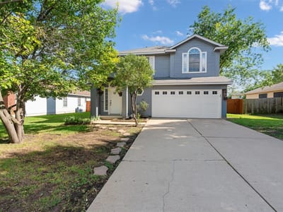 Living area at 120 Meadowside DR - 3 bed 2 bath home