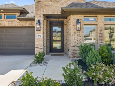 Living area at 1200 Scenic Green LOOP - 4 bed 3 bath home