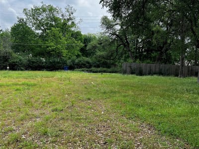 Living area at 12001 N Commonwealth Way - Barrington Oaks Sec 12, Austin, TX