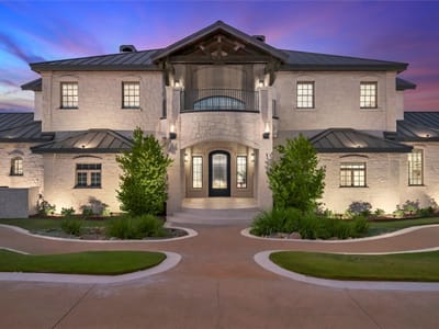 Living area at 12006 Pleasant Panorama VW - 6 bed 7 bath home