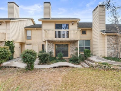 Living area at 1201 Hi Stirrup Unit #104 - 3 bed 2 bath home
