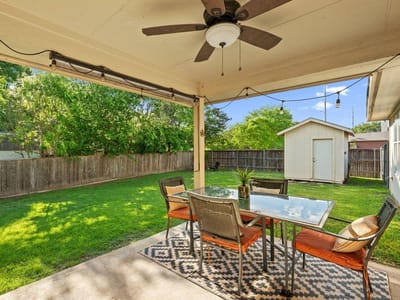 Living area at 1201 Ridgewood DR - 3 bed 2 bath home