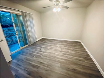Photo 4 of 11 at 1202 Newning Ave Unit #100 - 2 bed 2 bath home