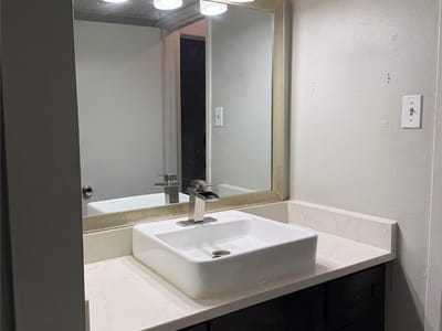 Photo 5 of 9 at 1202 Newning Ave Unit #311 - 2 bed 1 bath home
