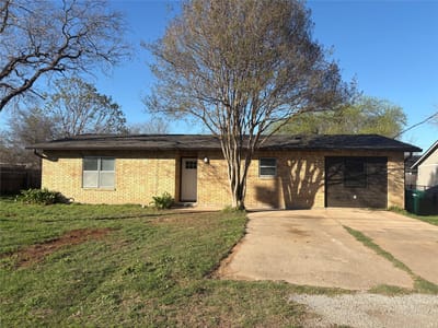 Living area at 1203 Hackberry DR - 7 bed 2 bath home