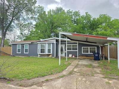 Living area at 1203 Highland Ave - 3 bed 1 bath home