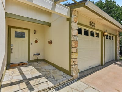 Living area at 1204 Glen CV - 3 bed 2 bath home