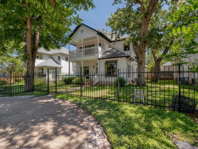 Property photo 2 at 1204 W 39th ST - 4 bed 3 bath home