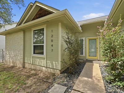 Property photo 2 at 12047 Lincolnshire DR - 4 bed 2 bath home