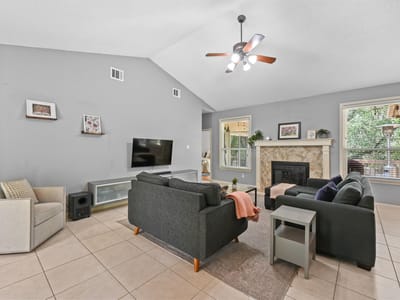 Property photo 4 at 12047 Lincolnshire DR - 4 bed 2 bath home