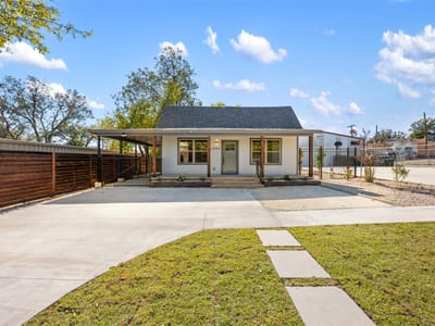 Living area at 1205 W Avenue G - Freeman Heights, Temple, TX