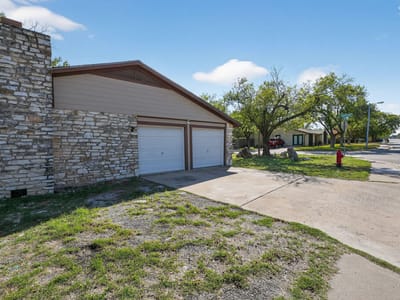Living area at 1209 Sagebrush DR - 3 bed 2 bath home