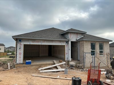 Living area at 121 Amber Oak LN - 4 bed 3 bath home