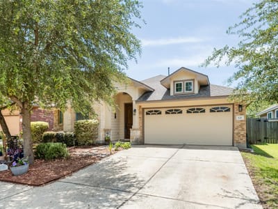 Living area at 121 Pincea PL - 3 bed 2 bath home
