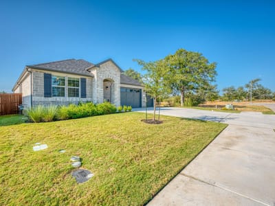 Property photo 4 at 121 Plumbago LN - 3 bed 2 bath home