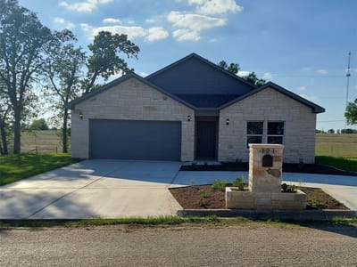 Living area at 121 Spanish Oak Trl - 3 bed 3 bath home