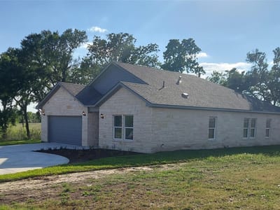 Kitchen at 121 Spanish Oak Trl - 3 bed 3 bath home