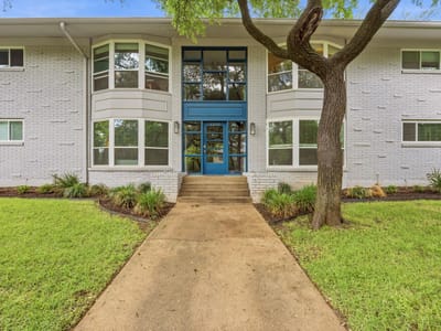 Primary bedroom at 1210 Windsor RD Unit #104 - 2 bed 2 bath home