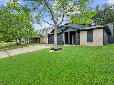 Living area at 12107 Shropshire BLVD - 3 bed 2 bath home