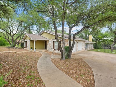 Living area at 1211 Falcon Ledge DR - 3 bed 2 bath home