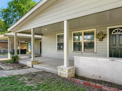 Property photo 3 at 1211 N Bishop ST - 3 bed 2 bath home