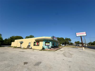 Property photo 4 at 1212 E Pierce ST - Simpson & Parr, Luling, TX