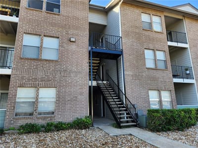 Photo 4 of 22 at 12166 Metric BLVD Unit #220 - 1 bed 1 bath home