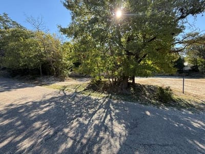 Photo 5 of 11 at 1218 Southridge RD - Salado, Salado, TX