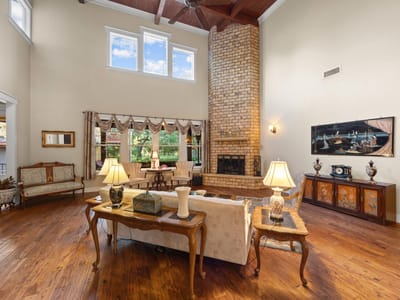 Living area at 122 Dawana LN - 4 bed 5 bath home
