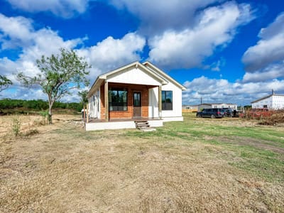 Property photo 5 at 122 Los Fresnos DR - 3 bed 2 bath home