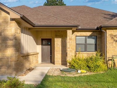 Primary bedroom at 122 N Pohakea Dr - 4 bed 2 bath home